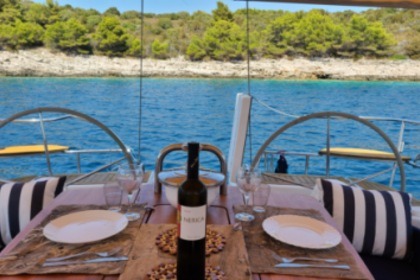 Customized Sailing Tour Up to 8 People