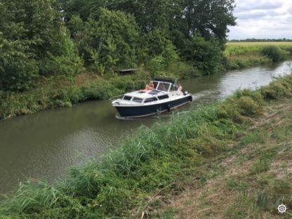 Charter Motorboat Valkkruiser Sport 850 Heukelum
