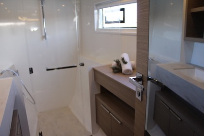 Lagoon 46 CHANGES. Dingy 25 PH FREE!