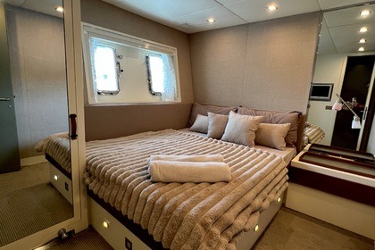 Overmarine Mangusta 80 - Stealth One