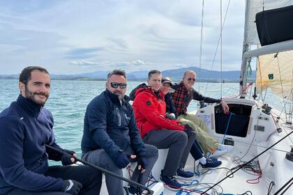 Navegación y adrenalina! Alquiler velero J80! vive la vela en un pura Sangre de regata!