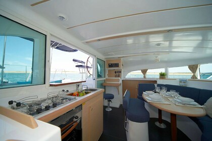 Location Catamaran Lagoon 380 S2 Tahiti