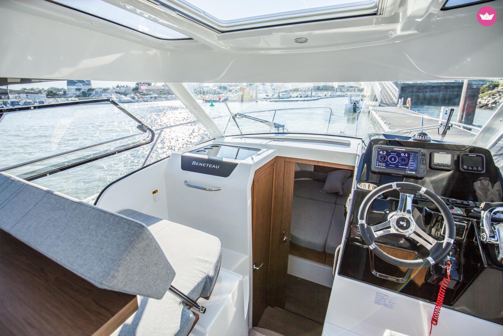 Bateau à moteur Beneteau Antares 9 400cv 7