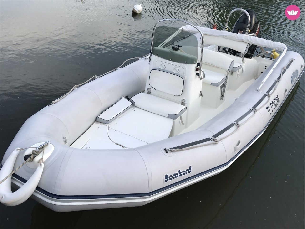 Semi-rigide Bombard Explorer à louer