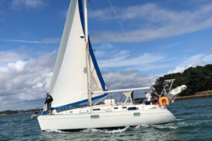 Hire Sailboat Beneteau Océanis 351 Vannes