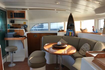 Lagoon 380 z Milazzo (Sycylia): sen Liparyjski