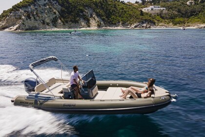 Hire RIB Salpa Soleil 23 Paxi