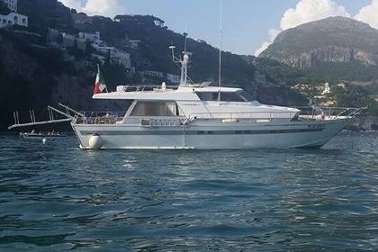 Hire Motor yacht Cantieri di Pisa Akhir 16,60 Salerno