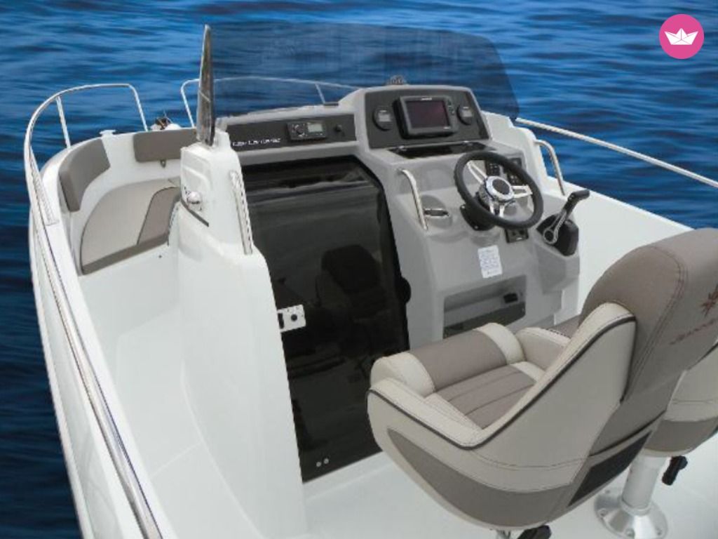Bateau à moteur JEANNEAU Cap Camarat 7.5 225cv 2