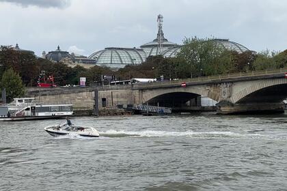 Location Bateau à moteur BAYLINER 185 BR Paris