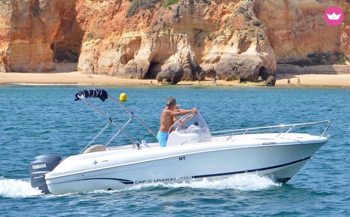 Bateau à moteur JEANNEAU