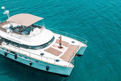 Hire Catamaran Cumberland Power Catamaran Ta' Xbiex