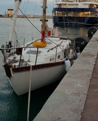 Charter Sailboat Chassiron Gc 10.75 Martigues