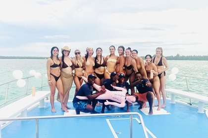 FAMILY AND FRIENDLY BOAT CRUISE: CAPTAIN AND CREW INCLUDED