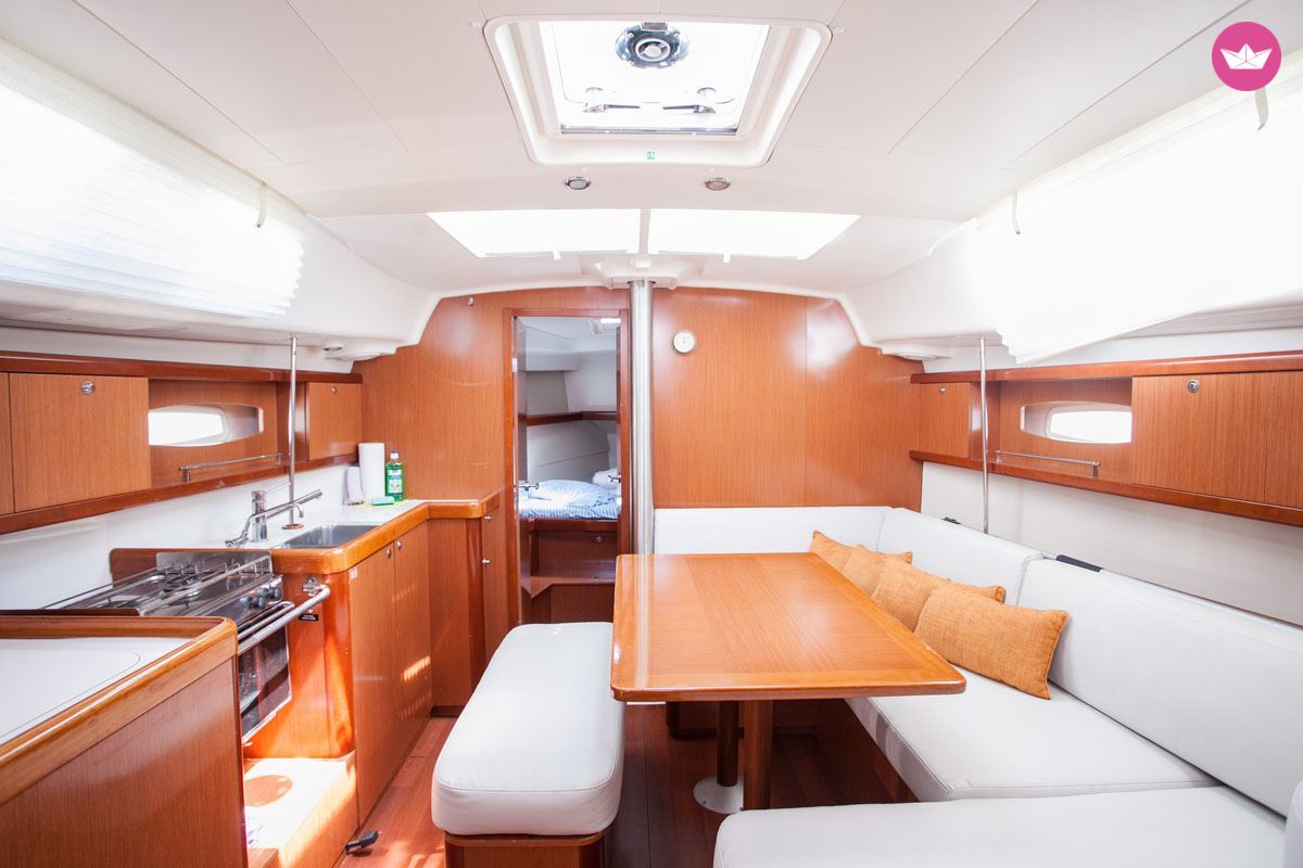 Charter Sailboat Beneteau Oceanis 40 Trogir