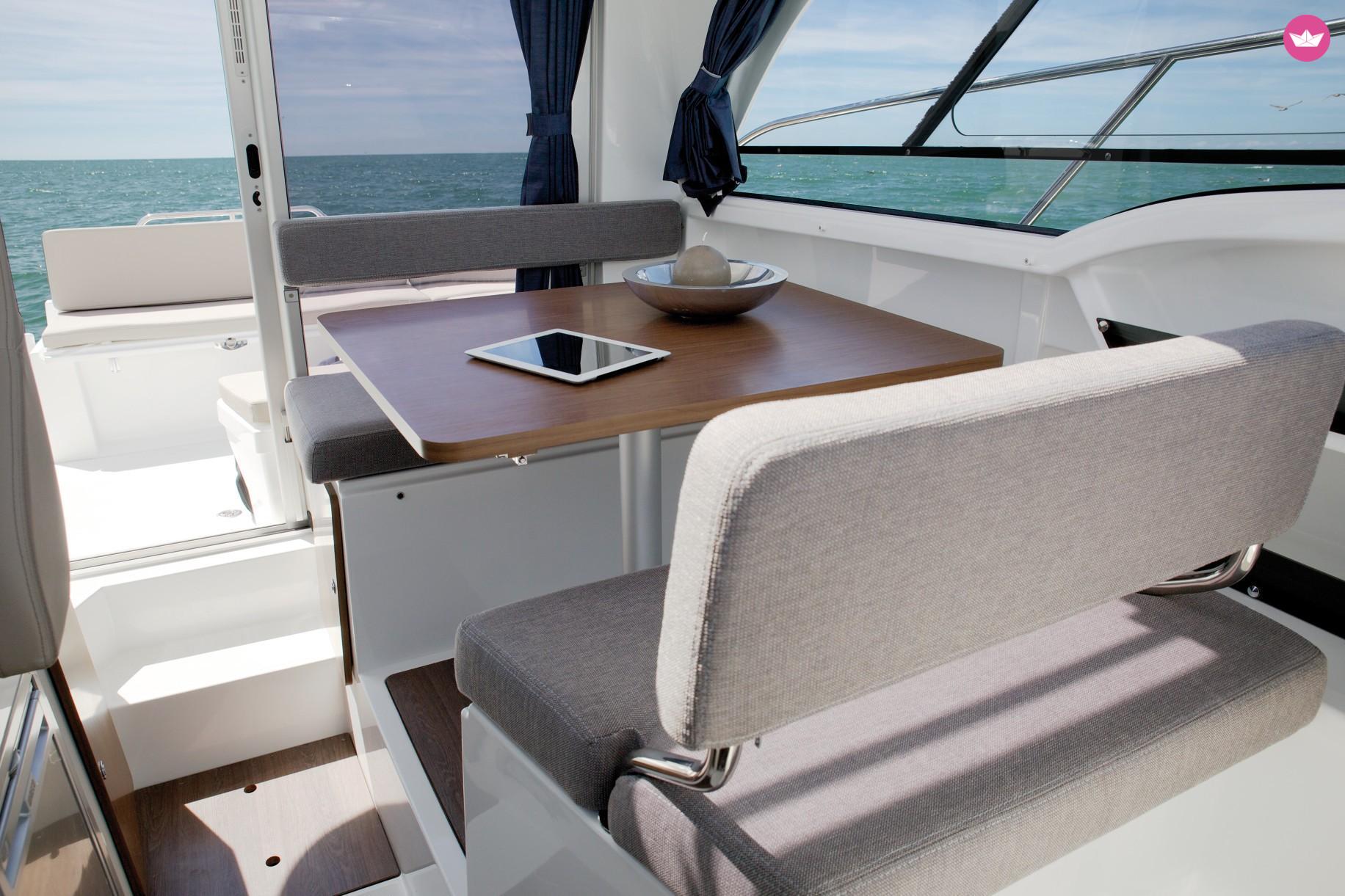 Bateau à moteur Beneteau Antares 8 OB 150cv 6