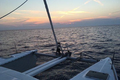 Lagoon 380 z Milazzo (Sycylia): sen Liparyjski