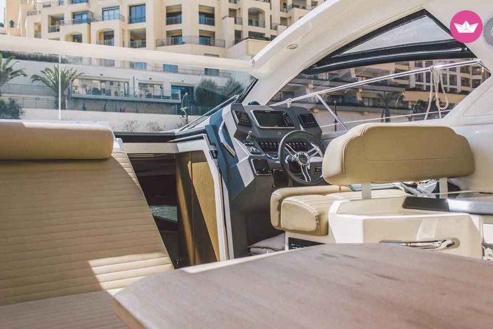 Motorboat Azimut Atlatis 34  