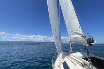 Jeanneau Fantasia DL nel vecchio porto di Yvoire sul Lago di Ginevra