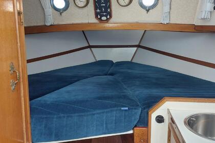 De Goudvink, a cozy two-person motorboat