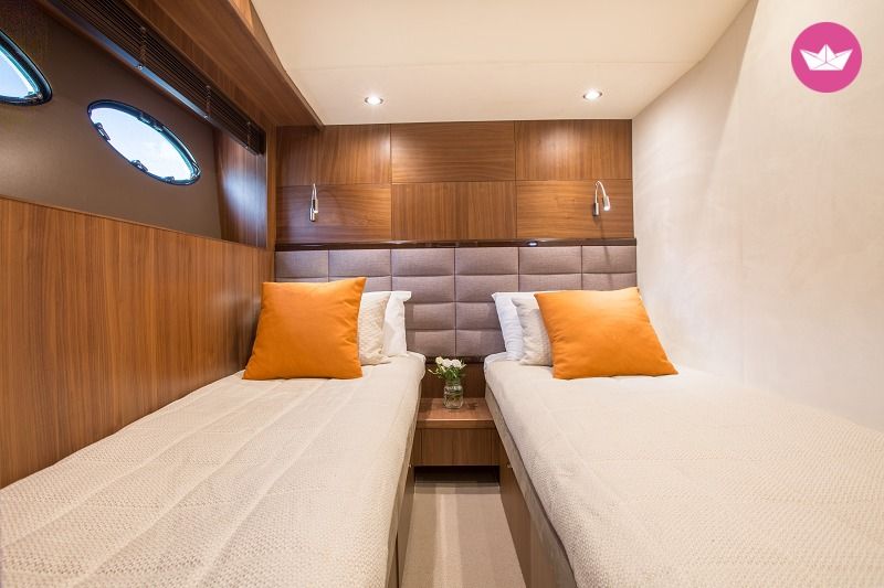 Verhuur Princess V64