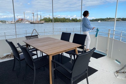 Lunch Box Steel ship with sauna and skipper