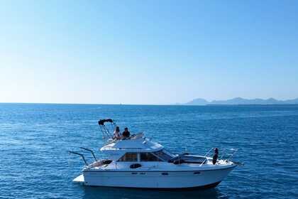 Hire Motorboat Fairline Corniche 31 Antibes