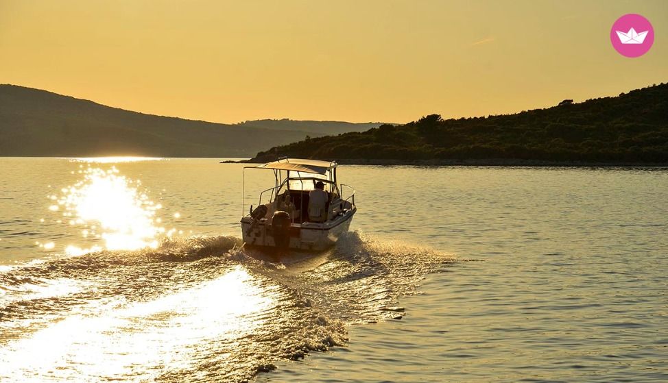 Charter motorboat in Ugljan  