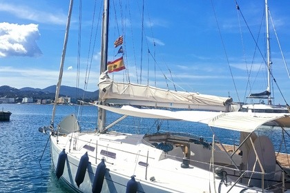 Velero Hanse 370 en Club Nàutic de Sant Antoni, Ibiza.