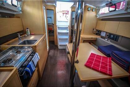 Miete Segelboot Beneteau Oceanis 38 Pomer