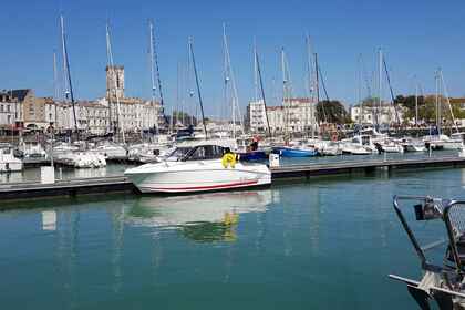 Location Bateau à moteur BENETEAU antares 6.80 115cv de 2015 La Rochelle