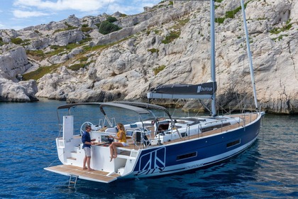 Hire Sailboat Dufour Yachts Dufour 530 - 4 cab. Marseille