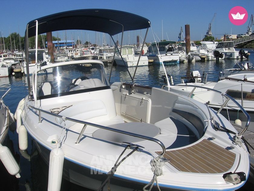 Bateau à moteur Quicksilver Commander 600 150 Cv à louer