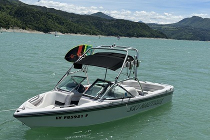Charter Motorboat Correct-craft Ski nautique 206 Treffort