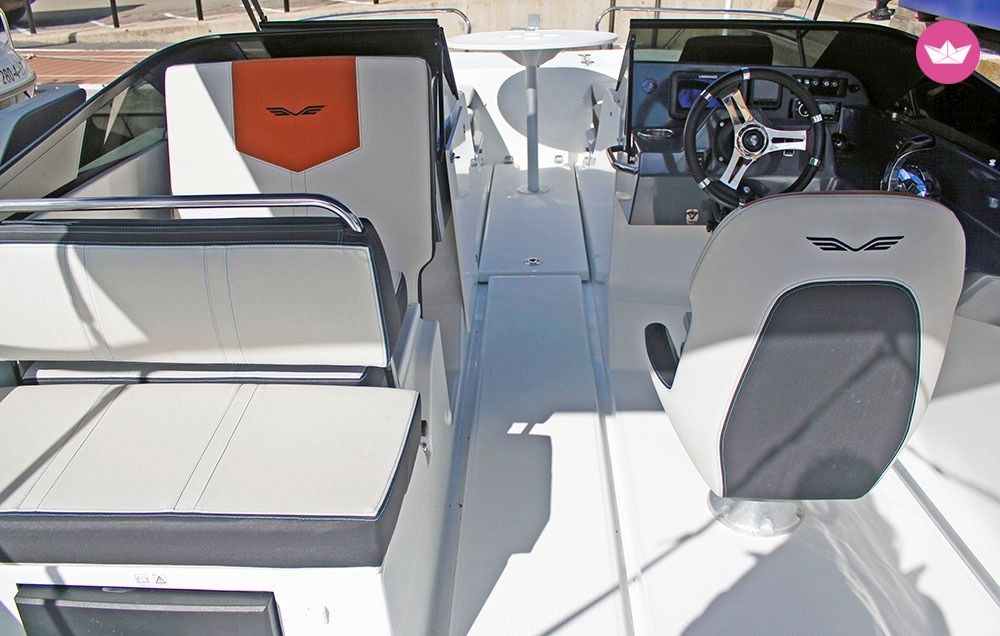 Beneteau Flyer 7.7 Sportdeck (Fulmen) in Barcelona for hire