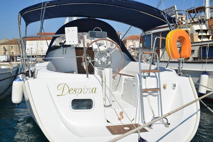 Beneteau Oceanis 323 Clipper in Marina Kornati