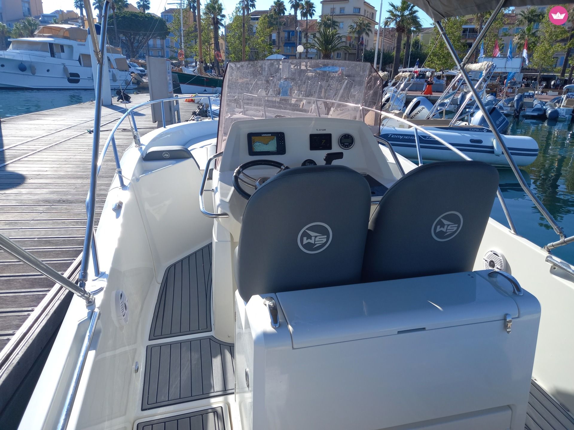 Bateau à moteur WHITE SHARK 240 CC 225cv 6