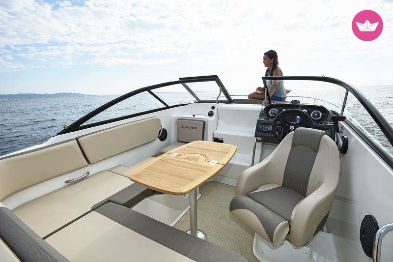 Bateau à moteur Bayliner VR5 Cuddy 150cv 2