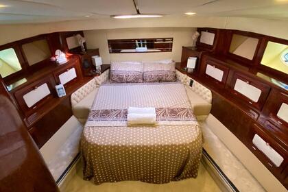 Spacious and comfortable yacht in the Bosphorus