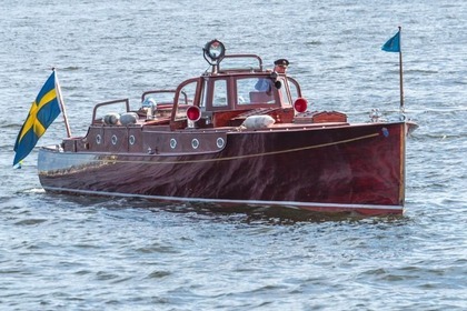 Charter Motorboat Classic yacht Stockholm
