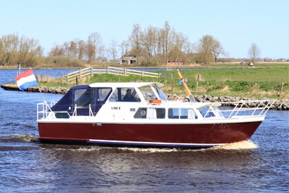 Charter Houseboat Tjeukemeer 900 Terherne
