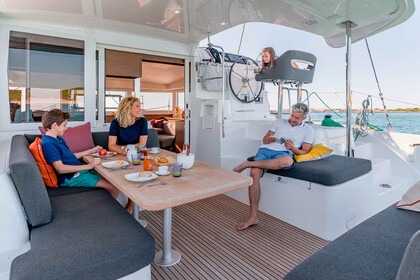 Alquila tu catamaran BOU en Barcelona