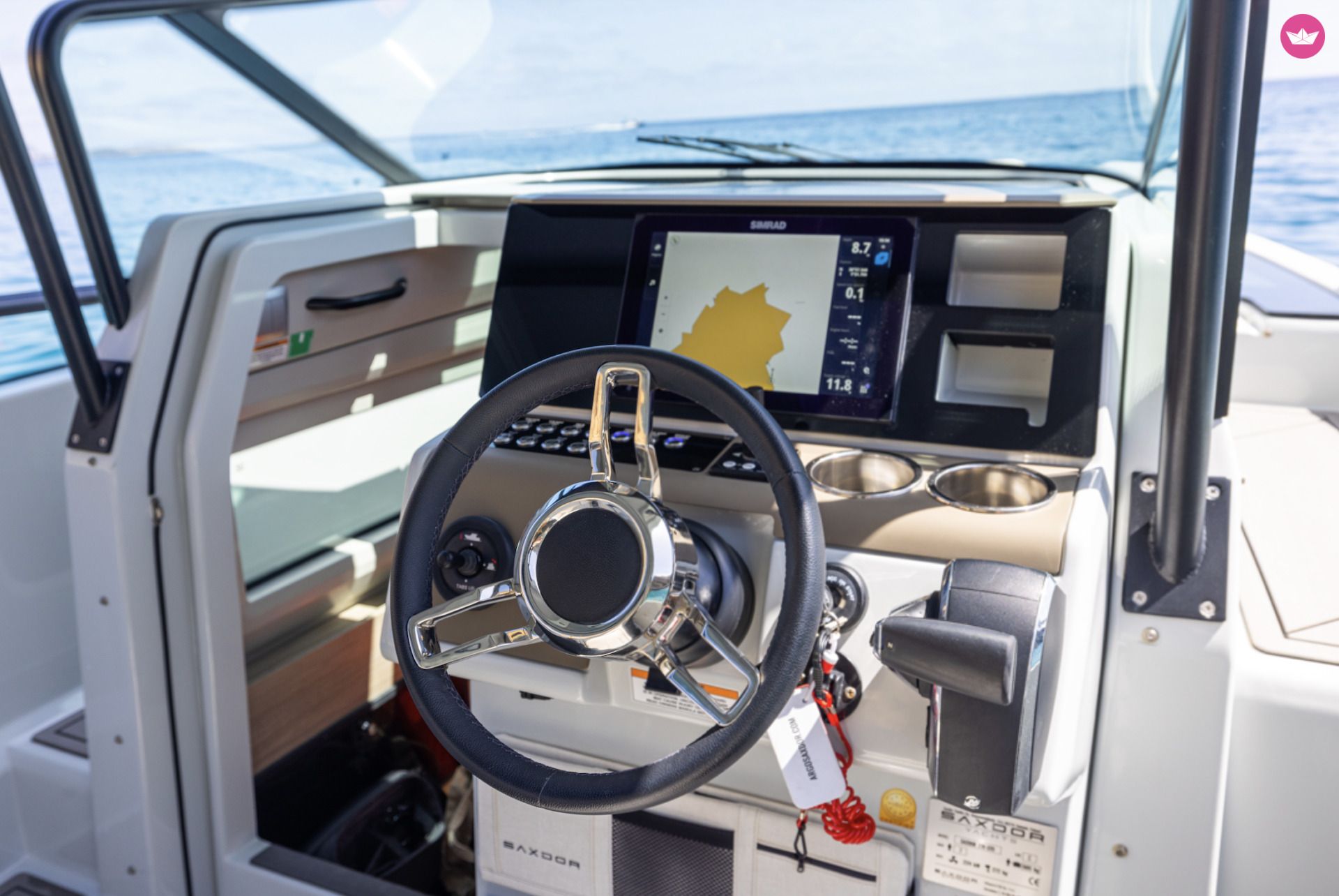 Bateau à moteur Saxdor 270 225cv 8
