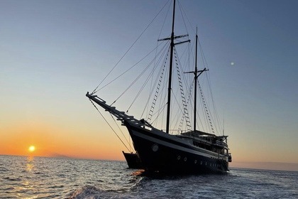 Charter Motorboat Scubaspa Zen Phinisi - Indonesian Traditional Luxury Vessel Sanur