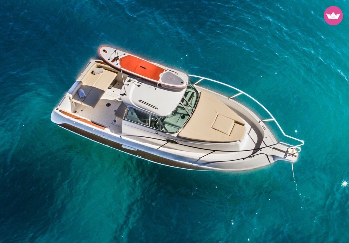 Motorboat Faeton Moraga 780 for hire