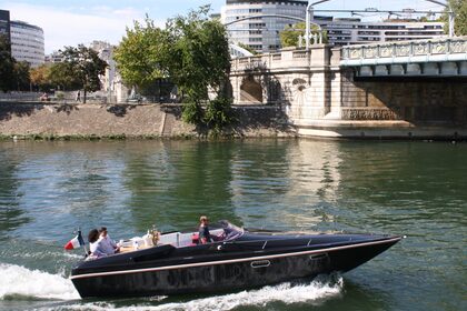 Location Bateau à moteur BLACK SWAN I Paris