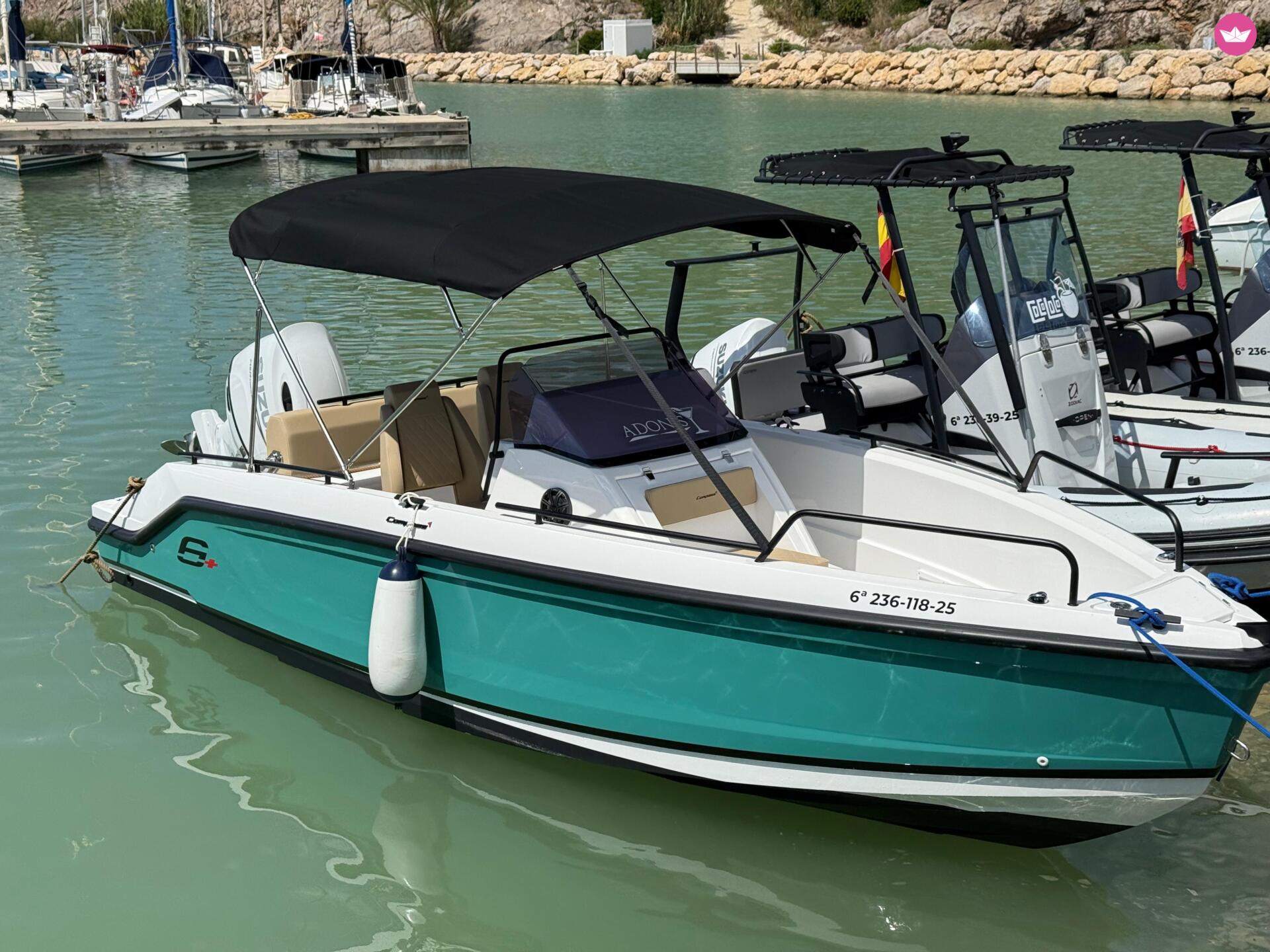 Bateau à moteur Compass