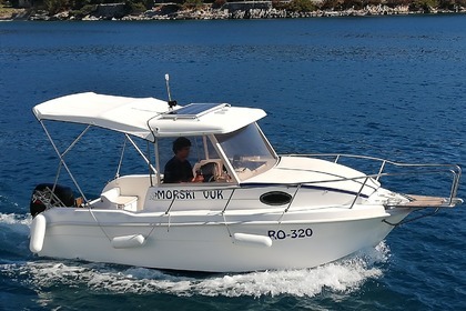 Charter Motorboat SAVER 540 Cabin Fisher Trogir