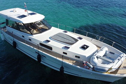 Charter Motorboat Delphia Escape 1350 Trogir