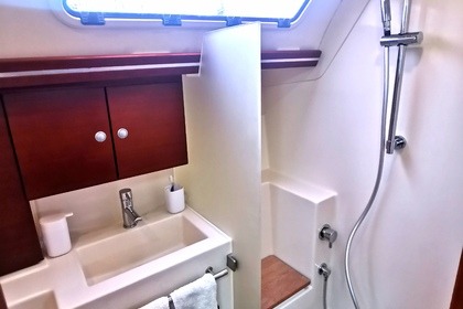 Velero Hanse 370 en Club Nàutic de Sant Antoni, Ibiza.